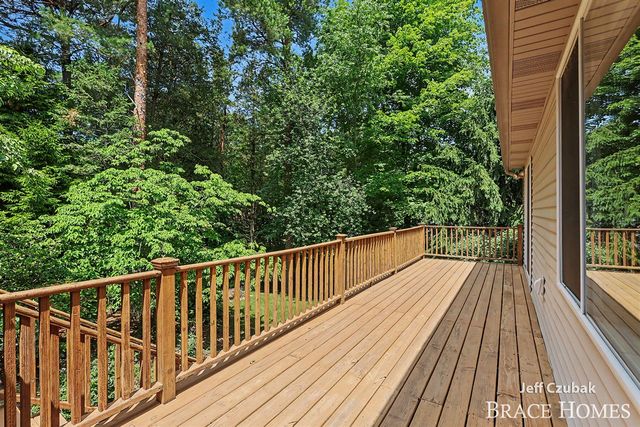 2336 Forest Trail Circle, Fennville, MI 49408