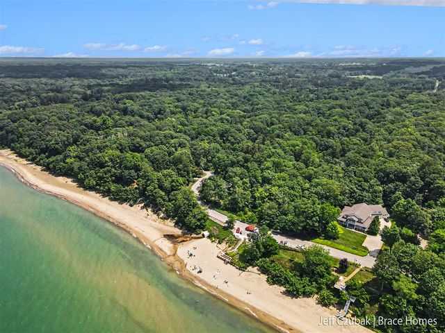 2336 Forest Trail Circle, Fennville, MI 49408