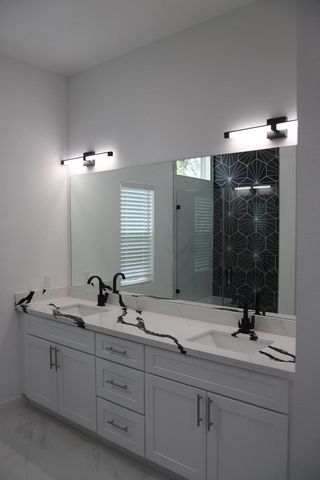 5126 Lyndhurst Drive B, Houston, TX 77033