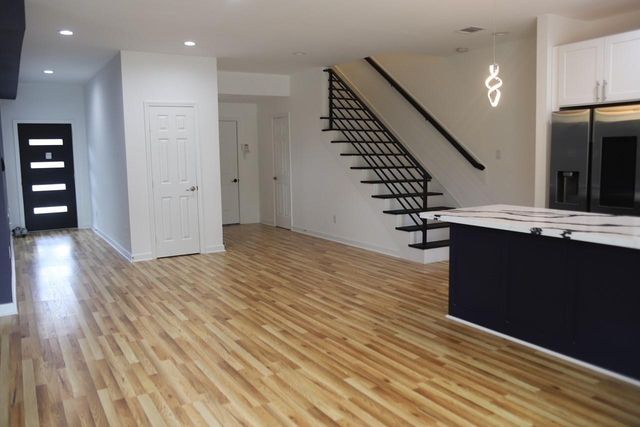 5126 Lyndhurst Drive B, Houston, TX 77033