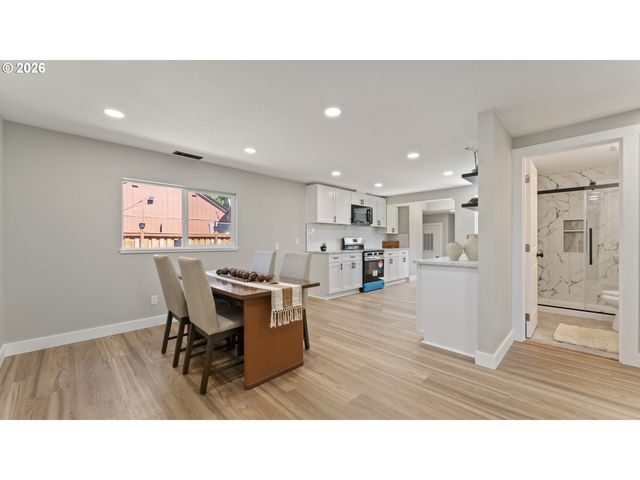 9400 Ne GERTZ Ct, Portland, OR 97211