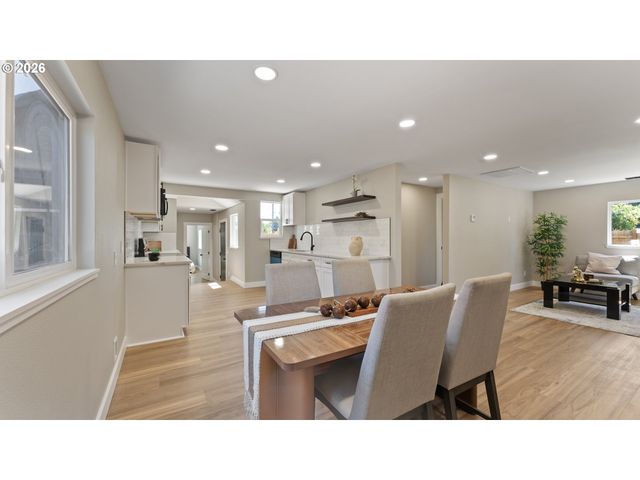 9400 Ne GERTZ Ct, Portland, OR 97211