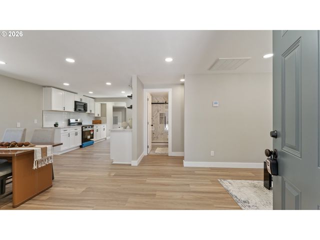 9400 Ne GERTZ Ct, Portland, OR 97211