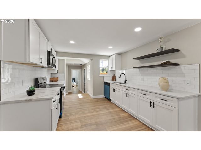 9400 Ne GERTZ Ct, Portland, OR 97211