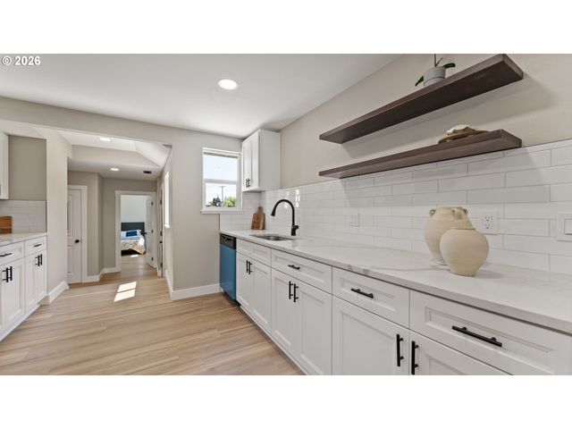 9400 Ne GERTZ Ct, Portland, OR 97211