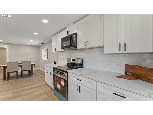 9400 Ne GERTZ Ct, Portland, OR 97211