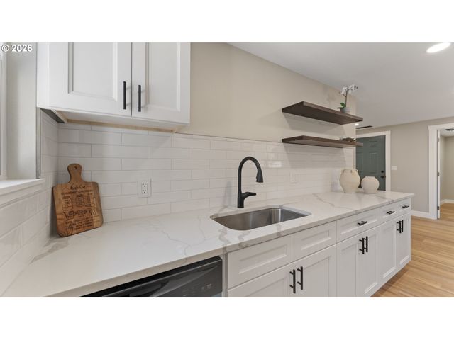9400 Ne GERTZ Ct, Portland, OR 97211