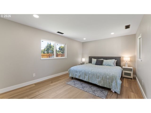 9400 Ne GERTZ Ct, Portland, OR 97211