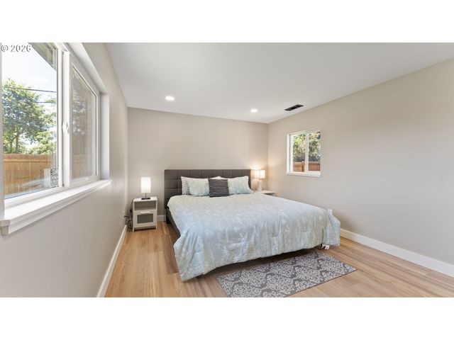 9400 Ne GERTZ Ct, Portland, OR 97211