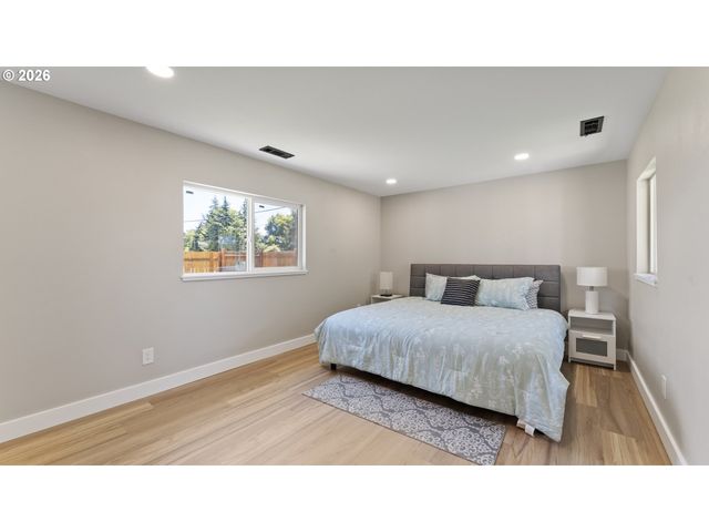 9400 Ne GERTZ Ct, Portland, OR 97211