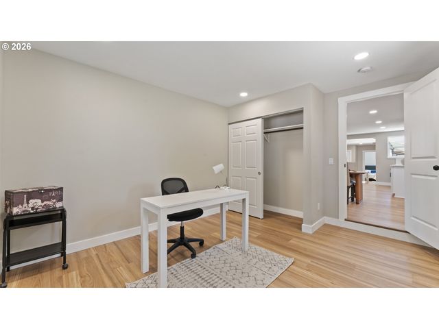 9400 Ne GERTZ Ct, Portland, OR 97211