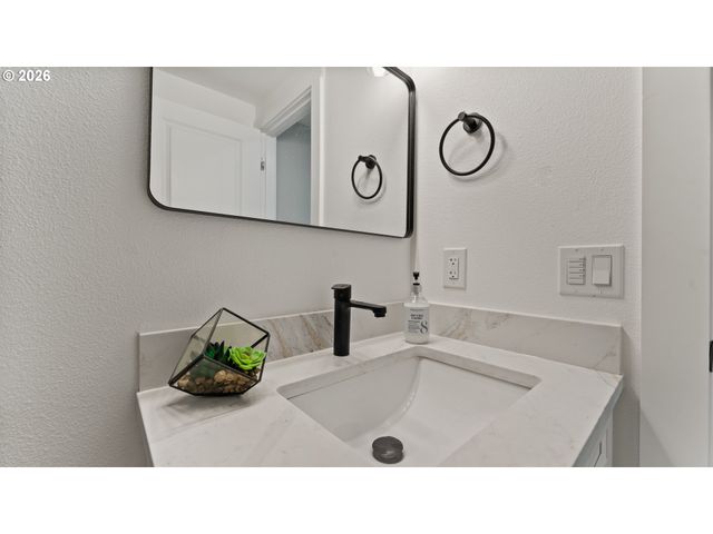 9400 Ne GERTZ Ct, Portland, OR 97211