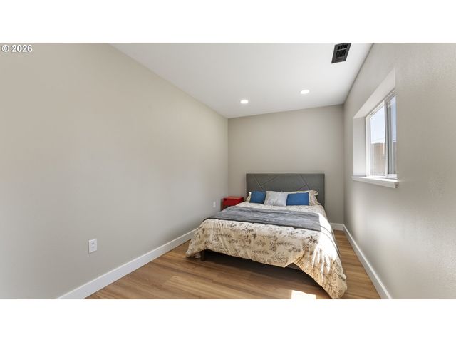9400 Ne GERTZ Ct, Portland, OR 97211