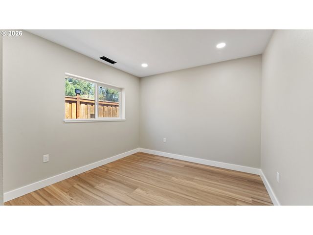 9400 Ne GERTZ Ct, Portland, OR 97211
