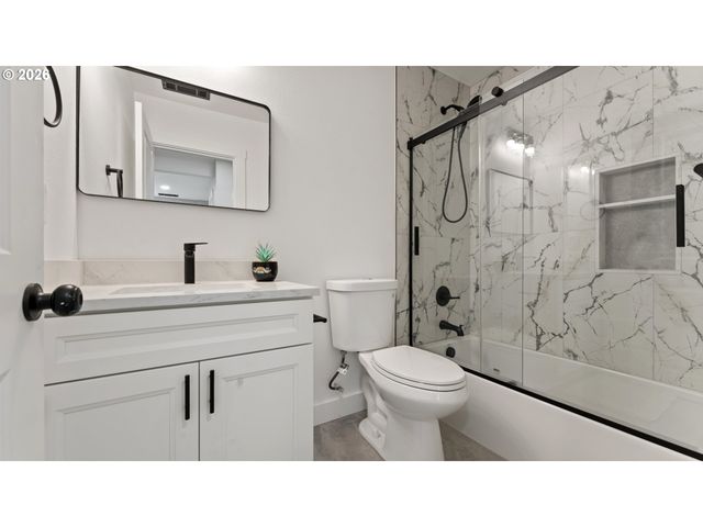 9400 Ne GERTZ Ct, Portland, OR 97211