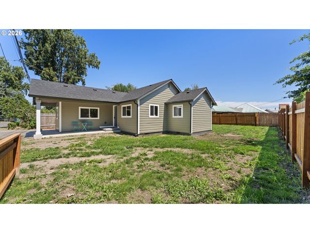 9400 Ne GERTZ Ct, Portland, OR 97211