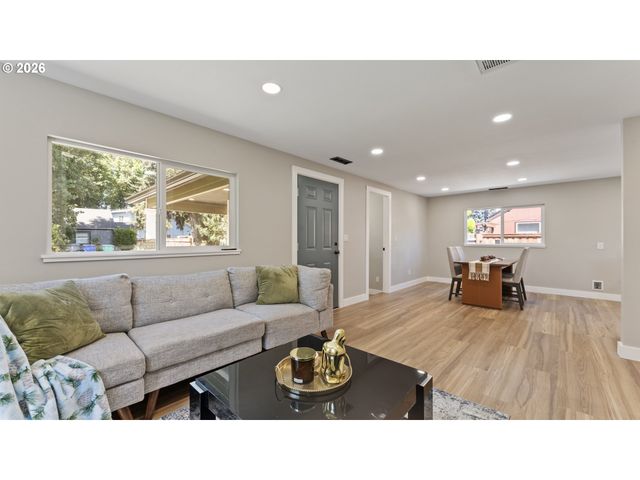 9400 Ne GERTZ Ct, Portland, OR 97211