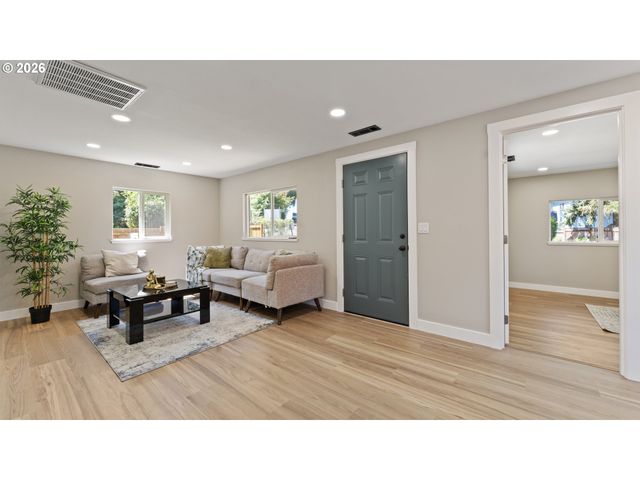 9400 Ne GERTZ Ct, Portland, OR 97211