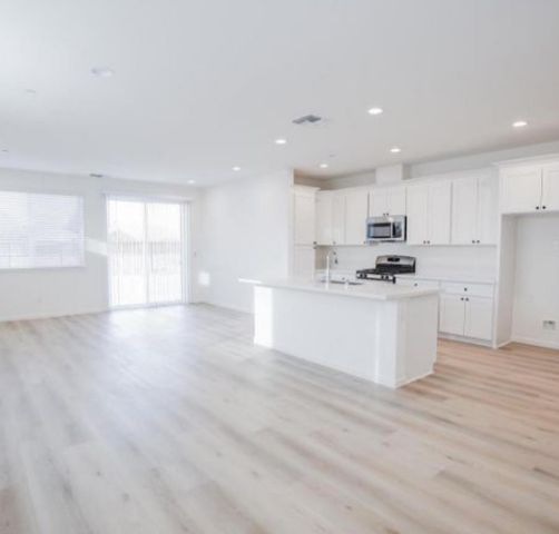 543 Fox Hunt Way, Rio Linda, CA 95673