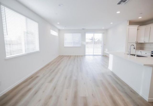 543 Fox Hunt Way, Rio Linda, CA 95673