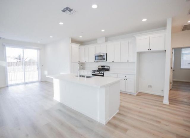 543 Fox Hunt Way, Rio Linda, CA 95673