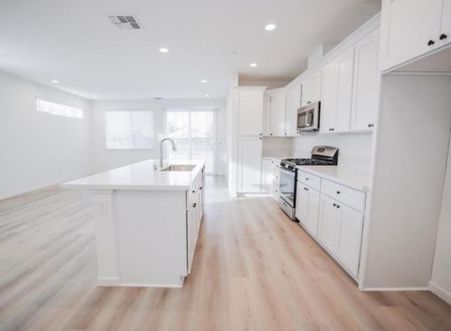 543 Fox Hunt Way, Rio Linda, CA 95673