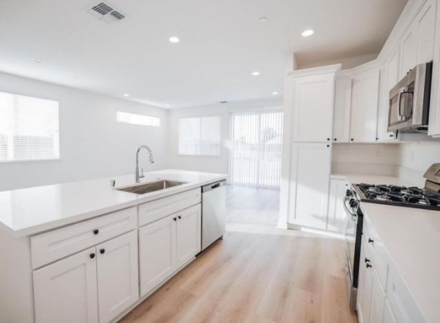 543 Fox Hunt Way, Rio Linda, CA 95673
