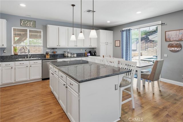 21825 Carol Court, Saugus, CA 91390