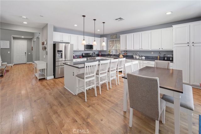 21825 Carol Court, Saugus, CA 91390
