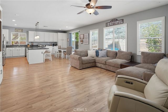 21825 Carol Court, Saugus, CA 91390