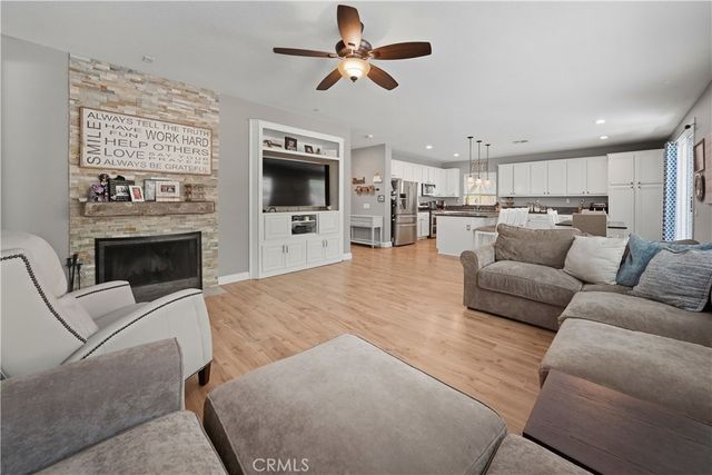 21825 Carol Court, Saugus, CA 91390