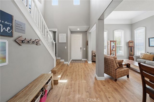 21825 Carol Court, Saugus, CA 91390