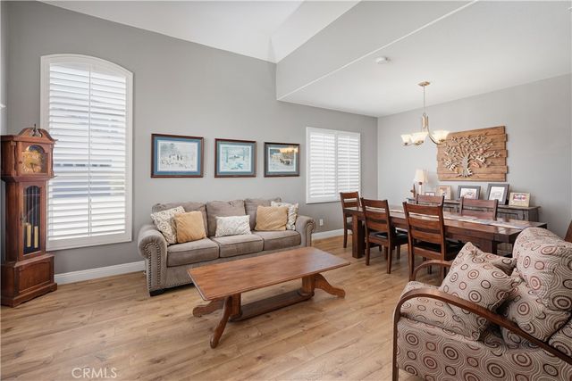 21825 Carol Court, Saugus, CA 91390