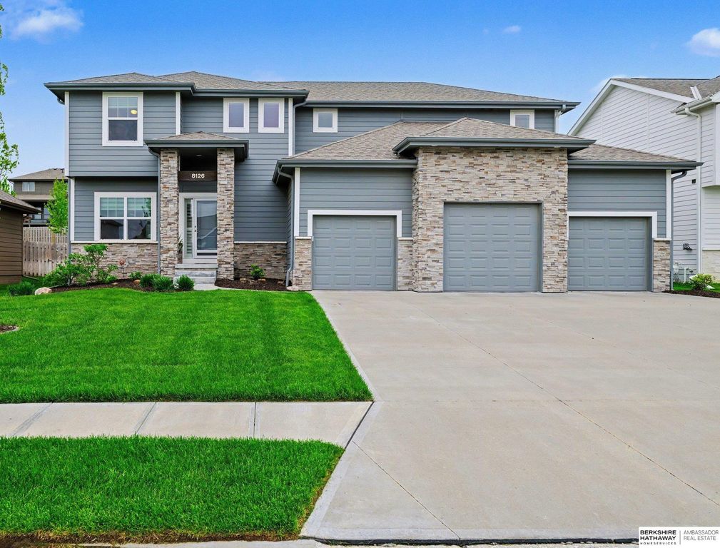 8126 S 196 Street, Gretna, NE 68028