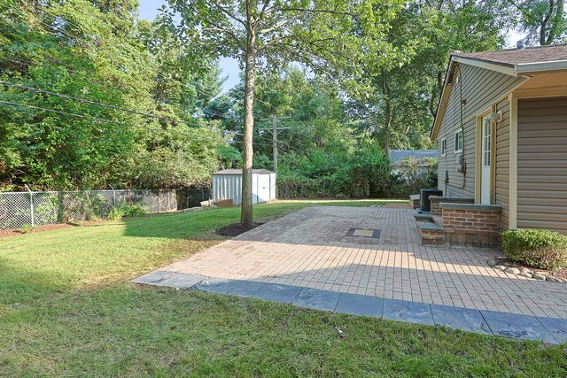 716 Navajo Drive, Carpentersville, IL 60110