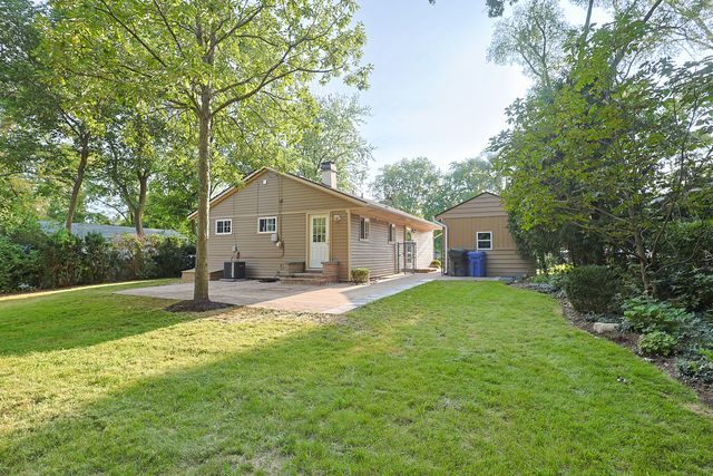 716 Navajo Drive, Carpentersville, IL 60110