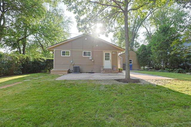 716 Navajo Drive, Carpentersville, IL 60110