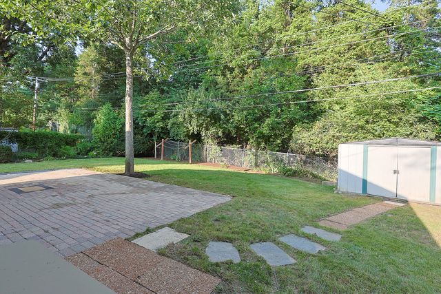 716 Navajo Drive, Carpentersville, IL 60110