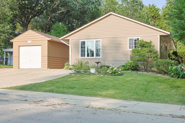716 Navajo Drive, Carpentersville, IL 60110