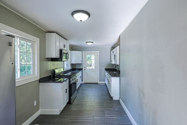 716 Navajo Drive, Carpentersville, IL 60110