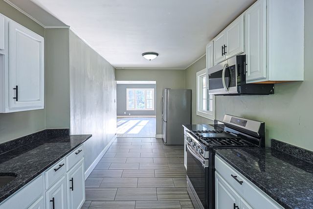 716 Navajo Drive, Carpentersville, IL 60110