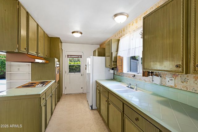 3907 W State Avenue, Phoenix, AZ 85051