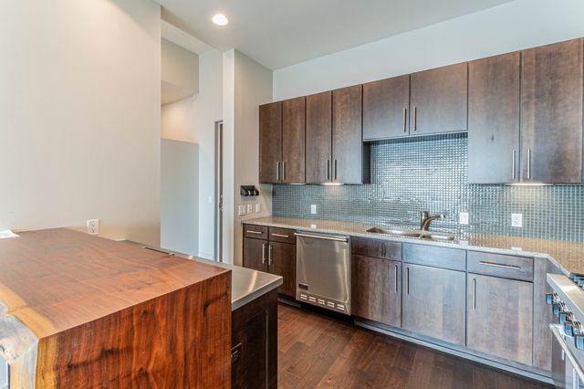 3100 W 7th Street 811, Fort Worth, TX 76107