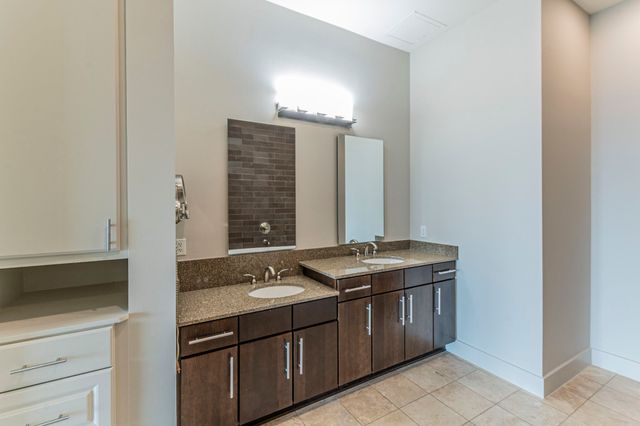 3100 W 7th Street 811, Fort Worth, TX 76107