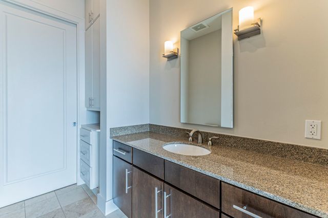 3100 W 7th Street 811, Fort Worth, TX 76107