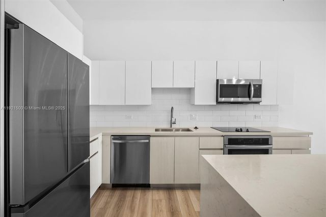 101 Diplomat Pkwy 2507, Hallandale Beach, FL 33009