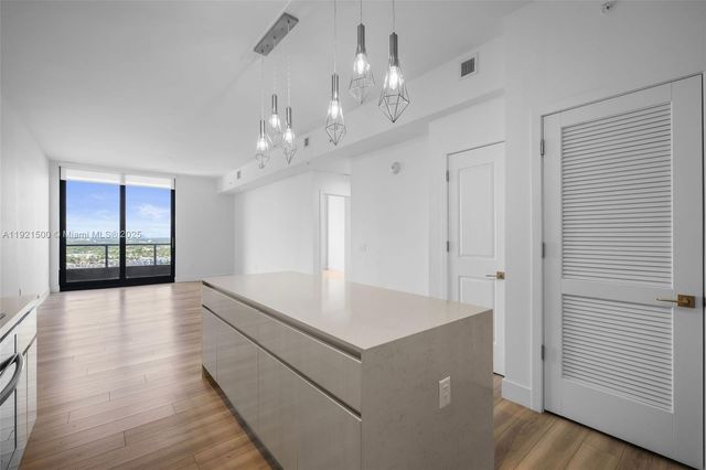 101 Diplomat Pkwy 2507, Hallandale Beach, FL 33009