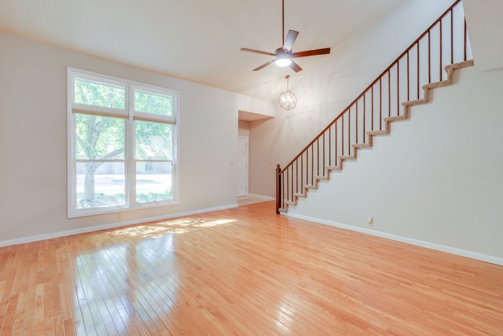 Image 12 of property listing at 412 Jay Drive, Mt Vernon, IL 62864