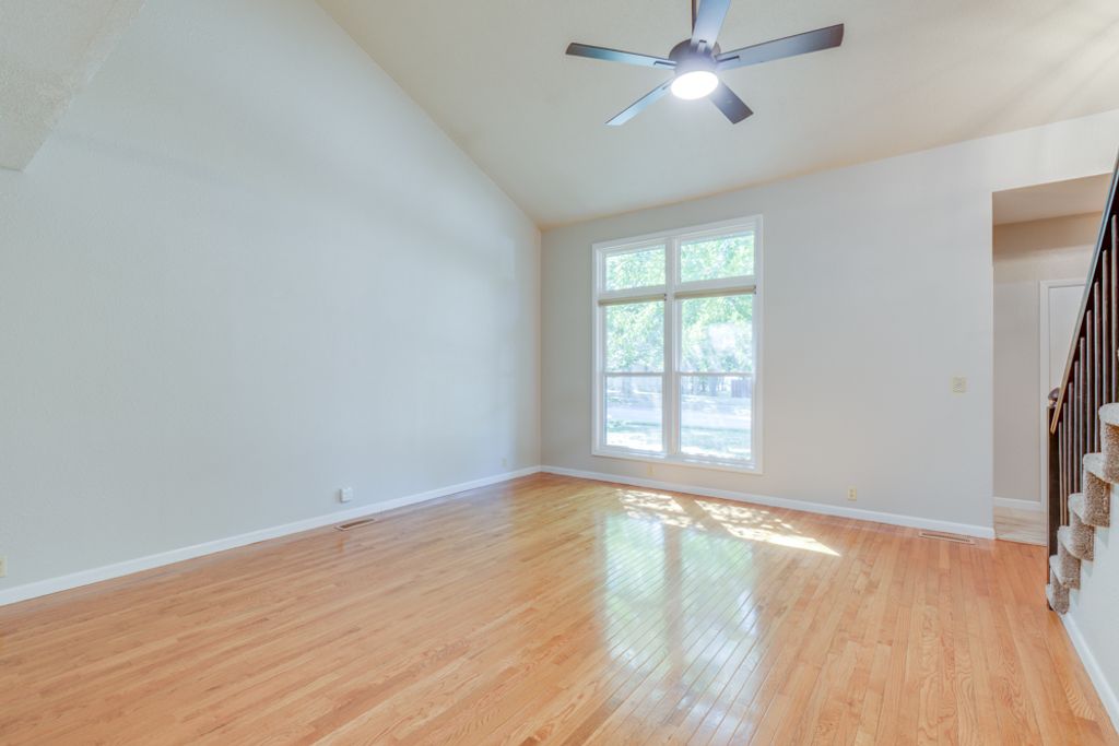 Image 13 of property listing at 412 Jay Drive, Mt Vernon, IL 62864