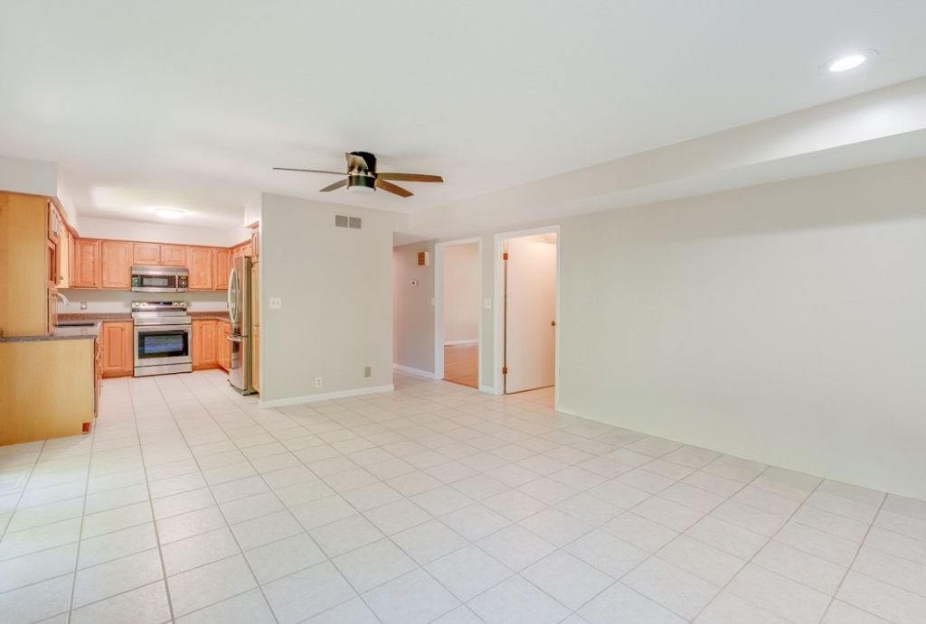 Image 15 of property listing at 412 Jay Drive, Mt Vernon, IL 62864